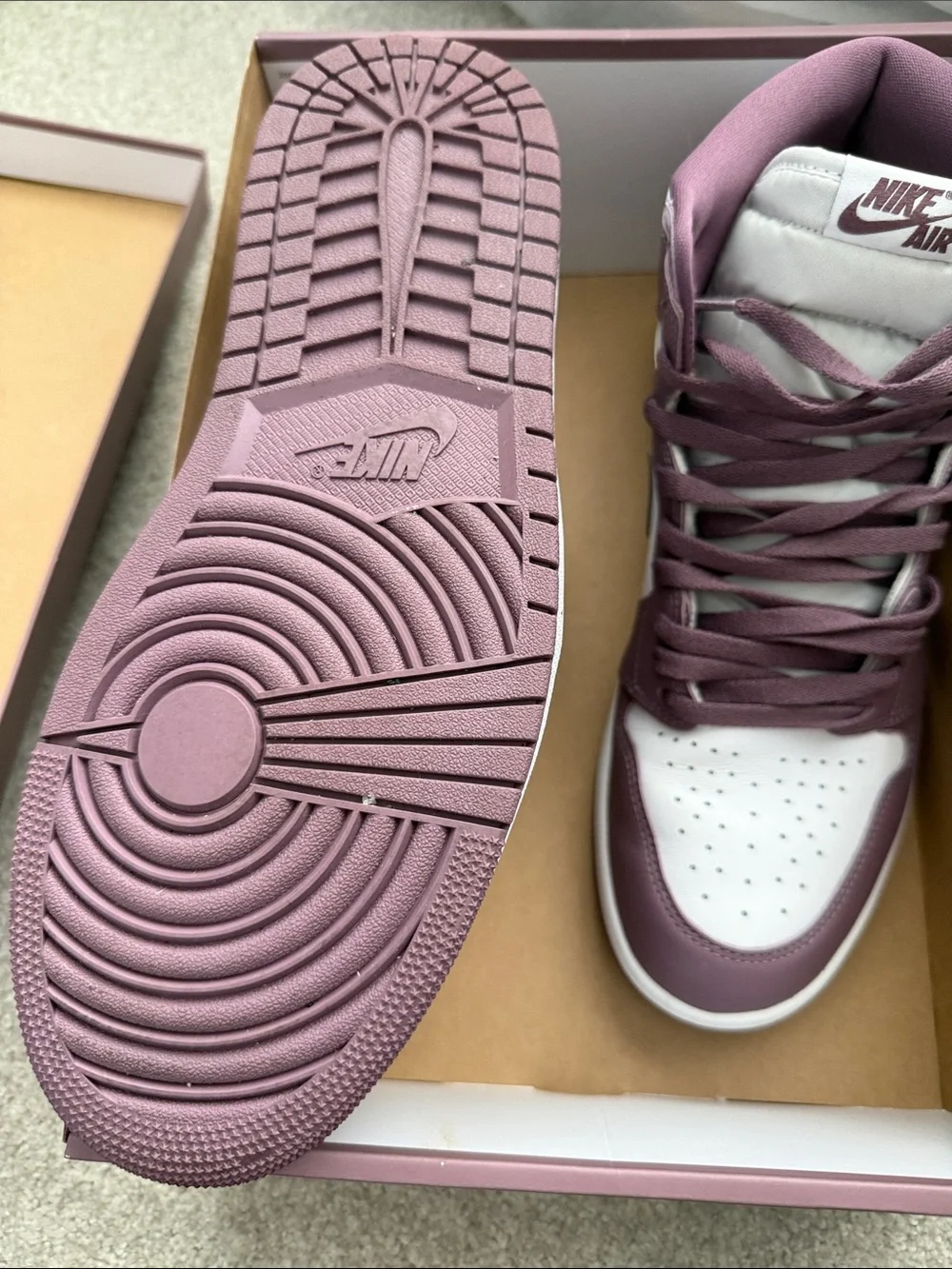 Air Jordan Retro High OG - White & Mauve